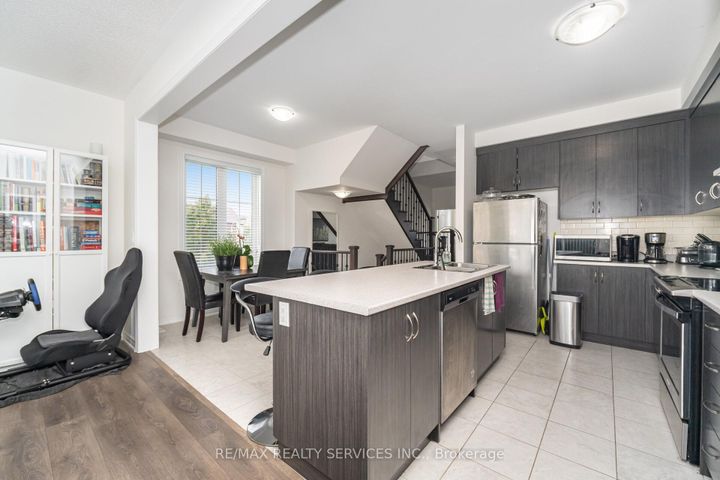 Photo 15 at 2 Estelle Gate, Bram East, Brampton