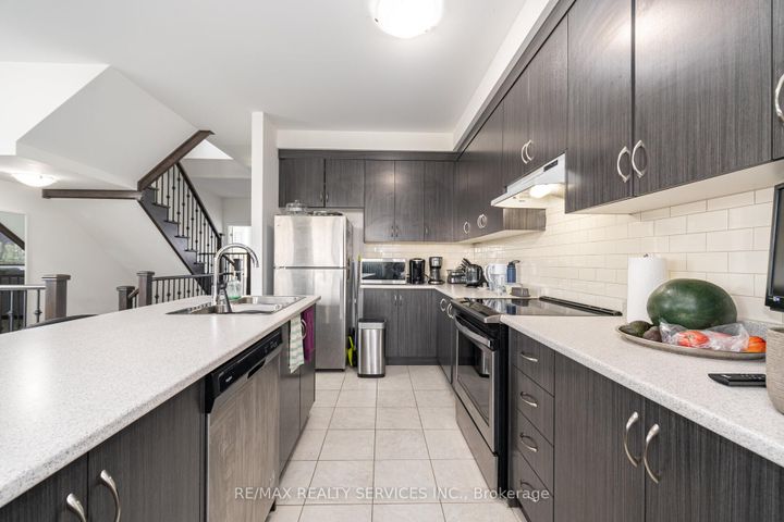 Photo 16 at 2 Estelle Gate, Bram East, Brampton