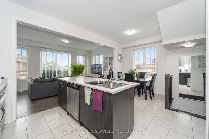 Photo 17 at 2 Estelle Gate, Bram East, Brampton
