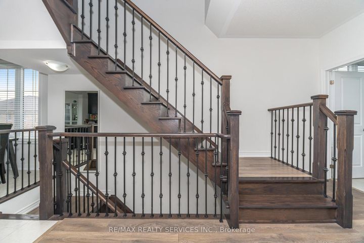 Photo 24 at 2 Estelle Gate, Bram East, Brampton