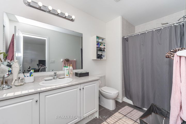 Photo 30 at 2 Estelle Gate, Bram East, Brampton
