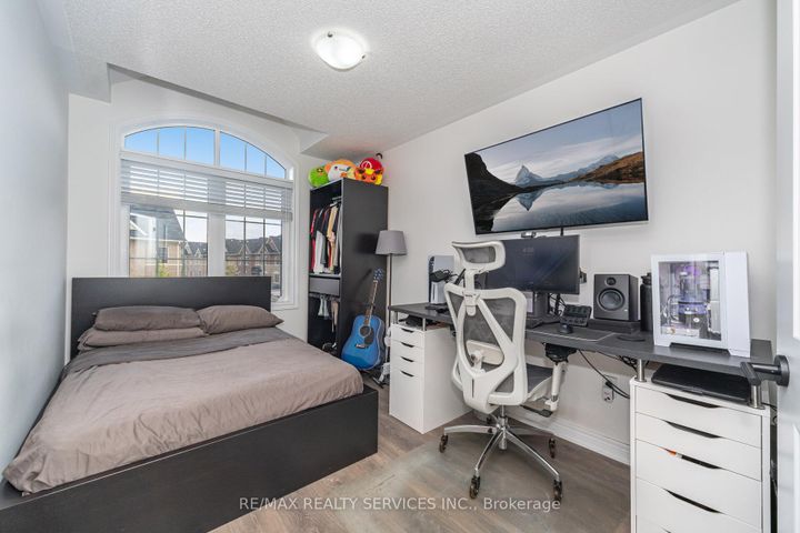 Photo 31 at 2 Estelle Gate, Bram East, Brampton