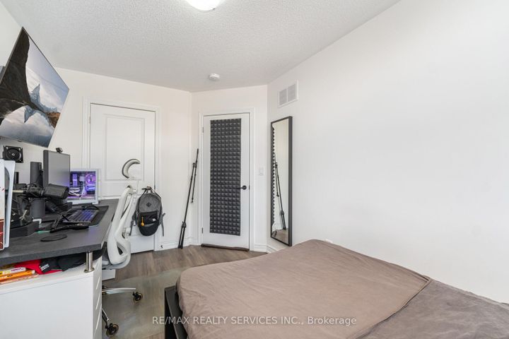 Photo 33 at 2 Estelle Gate, Bram East, Brampton