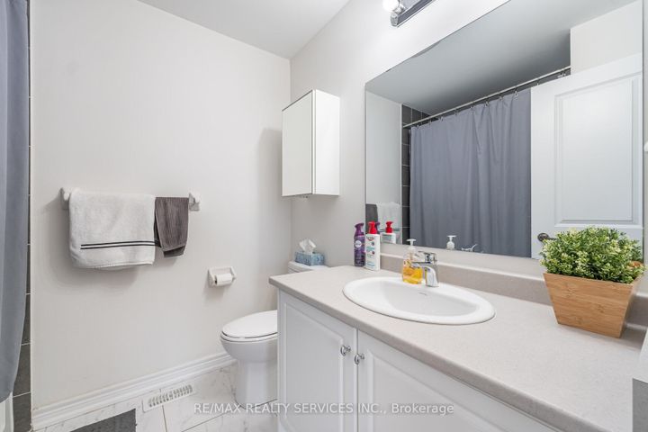 Photo 35 at 2 Estelle Gate, Bram East, Brampton