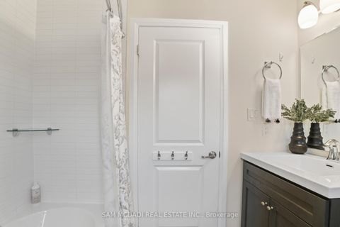 Photo 24 at 34 - 3006 Creekshore Common, GO Glenorchy, Oakville