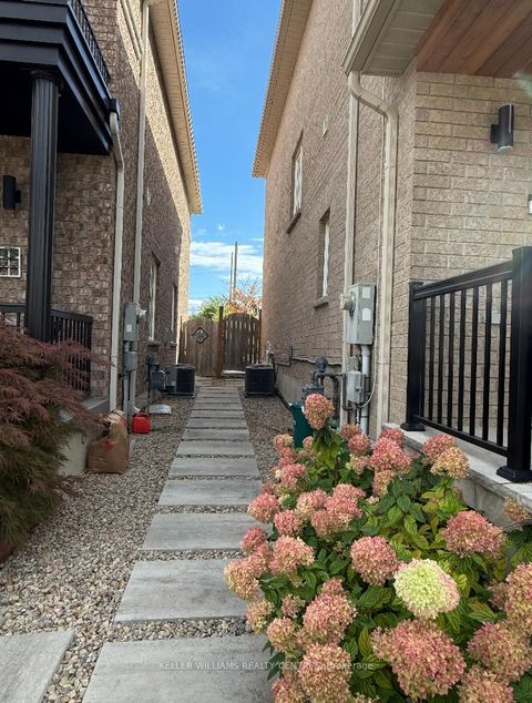 Photo 16 at 59 Condotti Drive, West Woodbridge, Vaughan