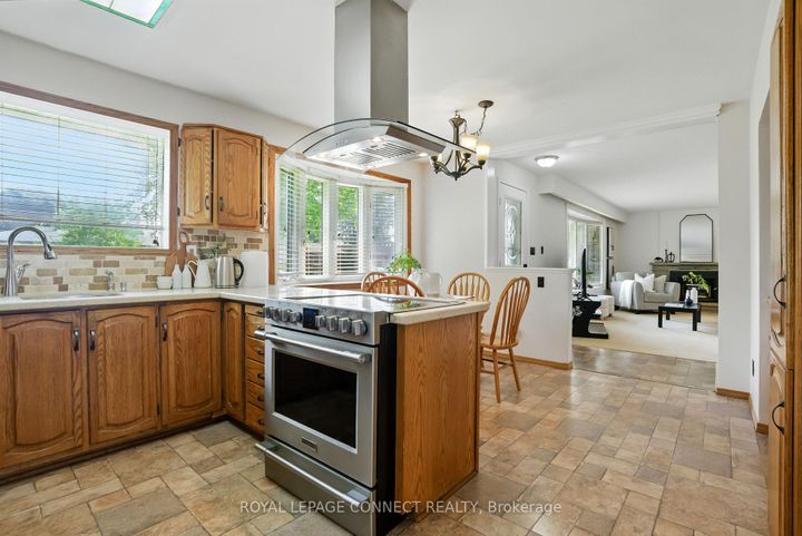 Photo 6 at 764 Westdale Street, Northglen, Oshawa