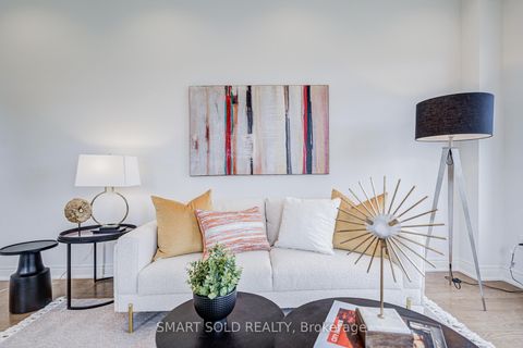 Photo 10 at 238 Hartwell Way, Bayview Northeast, Aurora