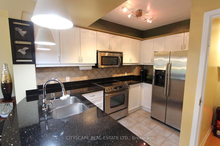 Photo 4 at #7 - 3055 Elmcreek Road, Cooksville, Mississauga
