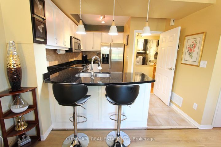 Photo 5 at #7 - 3055 Elmcreek Road, Cooksville, Mississauga