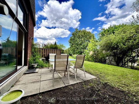 Photo 7 at 43 - 286 Sprucewood Court, L'Amoreaux, Toronto