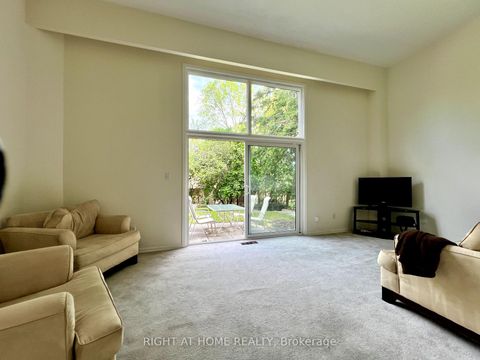 Photo 9 at 43 - 286 Sprucewood Court, L'Amoreaux, Toronto