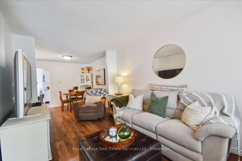 Photo 4 at 2248 MacLennan Drive, RO River Oaks, Oakville