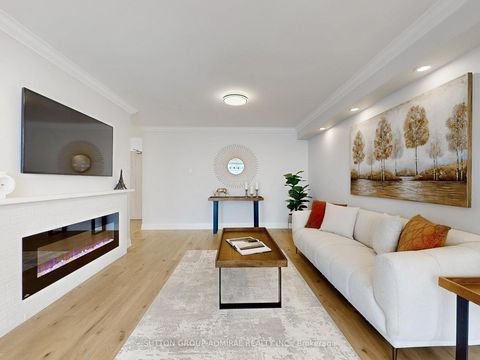 Photo 3 at 717 - 20 Harding Boulevard W, North Richvale, Richmond Hill