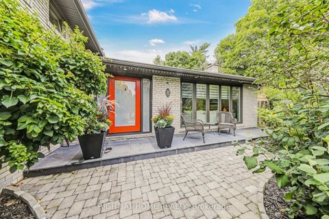 Photo 3 at 8 Hillavon Drive, Rosethorn, Toronto