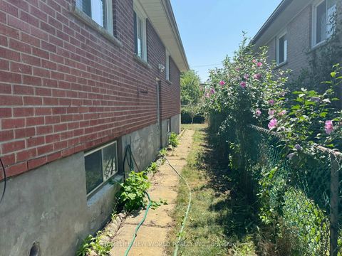 Photo 1 at 5 Pindar Crescent, Pleasant View, Toronto