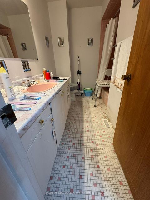 Photo 11 at 5 Pindar Crescent, Pleasant View, Toronto