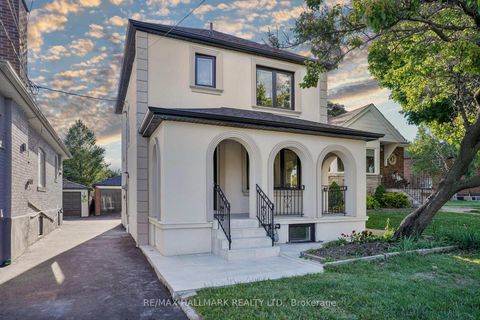 Photo 1 at 90A Bicknell Avenue, Eglinton West, Toronto