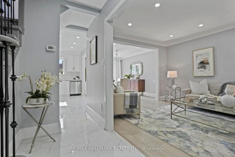 Photo 4 at 90A Bicknell Avenue, Eglinton West, Toronto