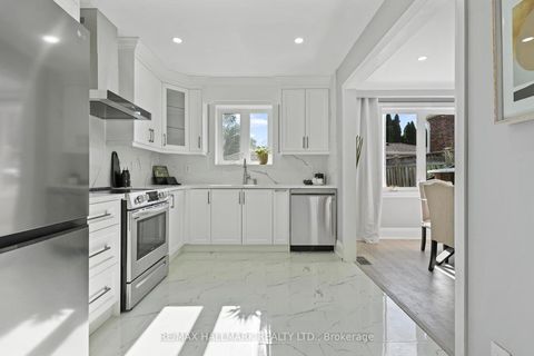 Photo 13 at 90A Bicknell Avenue, Eglinton West, Toronto