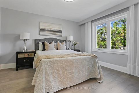 Photo 20 at 90A Bicknell Avenue, Eglinton West, Toronto