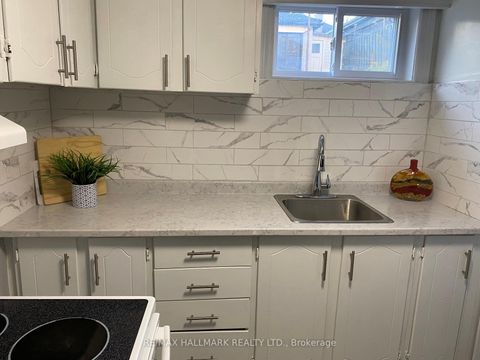 Photo 30 at 90A Bicknell Avenue, Eglinton West, Toronto