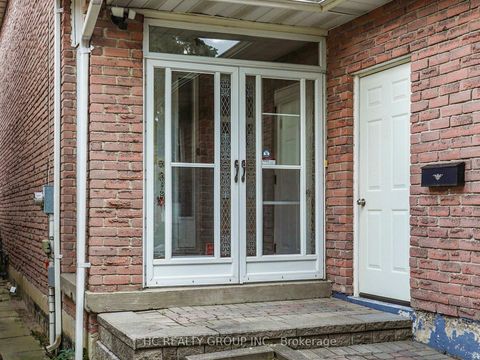 Photo 2 at 8 Bethany Leigh Drive, Agincourt North, Toronto