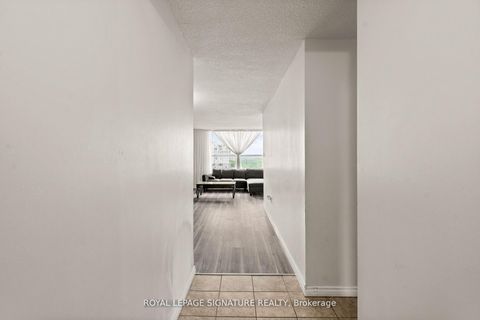 Photo 4 at 1411 - 40 Panorama Court, Jamestown, Toronto