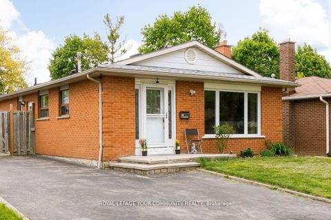 Photo 2 at 16 Midhurst Drive, Clairville, Toronto