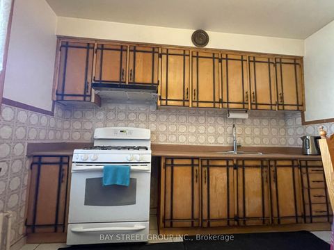Photo 2 at 543 Crawford Street, Little Italy, Toronto