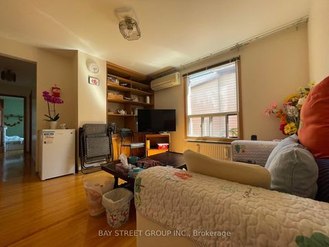 Photo 5 at 543 Crawford Street, Little Italy, Toronto