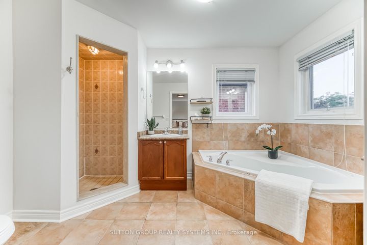 Photo 34 at 3806 Quiet Creek Drive, Churchill Meadows, Mississauga