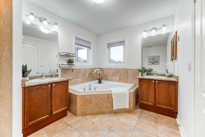 Photo 35 at 3806 Quiet Creek Drive, Churchill Meadows, Mississauga