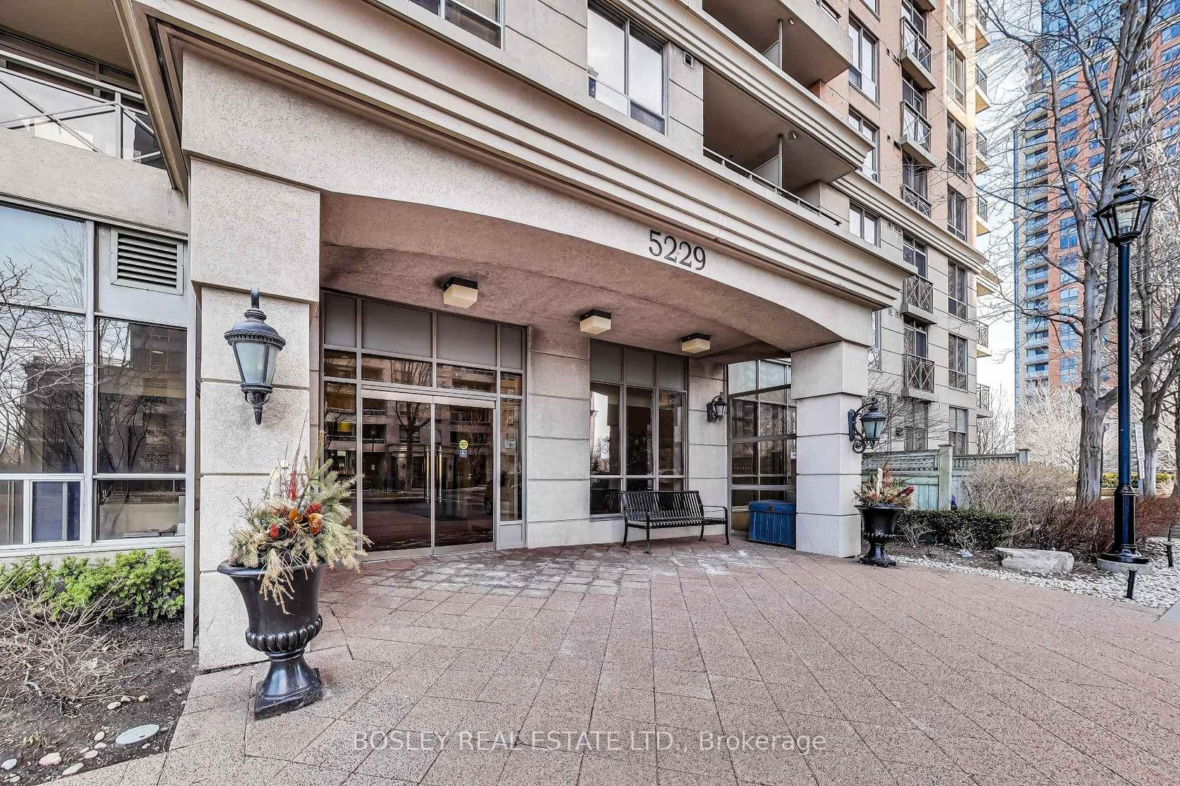 PH08 - 5229 Dundas Street W, City Centre West, Toronto 