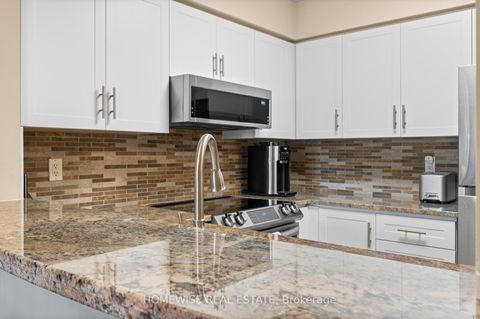 Photo 5 at 212 - 5 Emerald Lane, Yorkhill, Vaughan