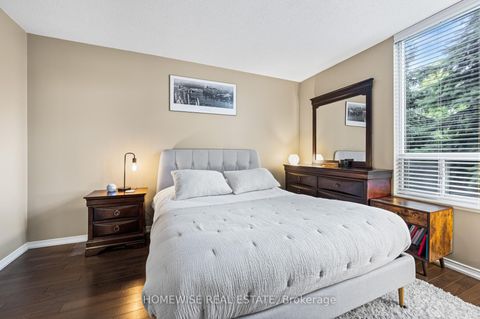 Photo 10 at 212 - 5 Emerald Lane, Yorkhill, Vaughan