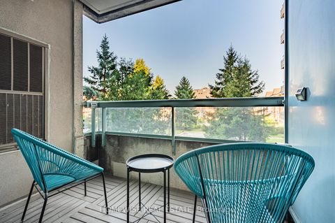 Photo 15 at 212 - 5 Emerald Lane, Yorkhill, Vaughan