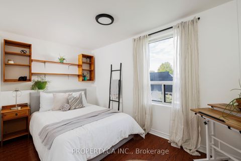 Photo 12 at 304 Wallace Avenue, Junction, Toronto