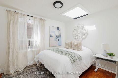 Photo 13 at 304 Wallace Avenue, Junction, Toronto
