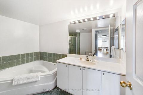 Photo 7 at 702 - 5 Emerald Lane, Yorkhill, Vaughan
