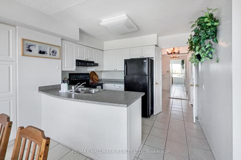 Photo 11 at 702 - 5 Emerald Lane, Yorkhill, Vaughan
