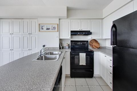 Photo 12 at 702 - 5 Emerald Lane, Yorkhill, Vaughan