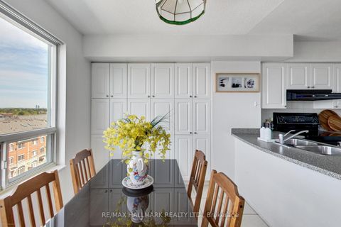 Photo 14 at 702 - 5 Emerald Lane, Yorkhill, Vaughan