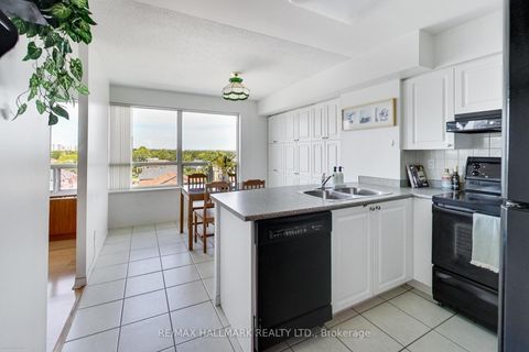 Photo 15 at 702 - 5 Emerald Lane, Yorkhill, Vaughan