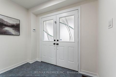 Photo 4 at 47 Barli Crescent, Patterson, Vaughan
