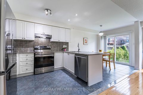 Photo 10 at 47 Barli Crescent, Patterson, Vaughan