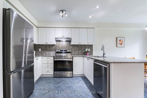 Photo 11 at 47 Barli Crescent, Patterson, Vaughan
