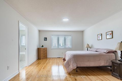 Photo 17 at 47 Barli Crescent, Patterson, Vaughan