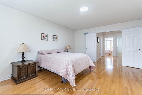 Photo 18 at 47 Barli Crescent, Patterson, Vaughan