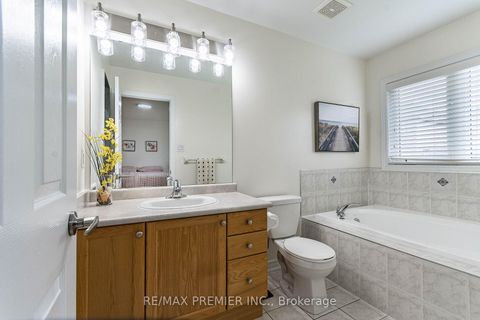 Photo 19 at 47 Barli Crescent, Patterson, Vaughan